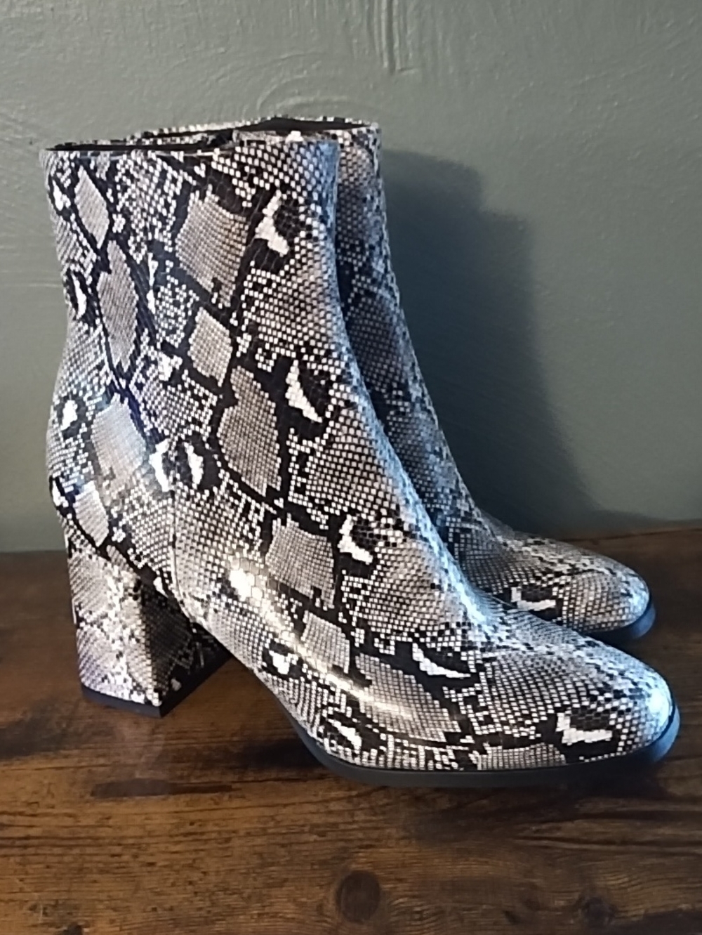 Madden Girl Women’s 8.5 Minglee Snake Print Ankle Booties Block Heel Side Zip